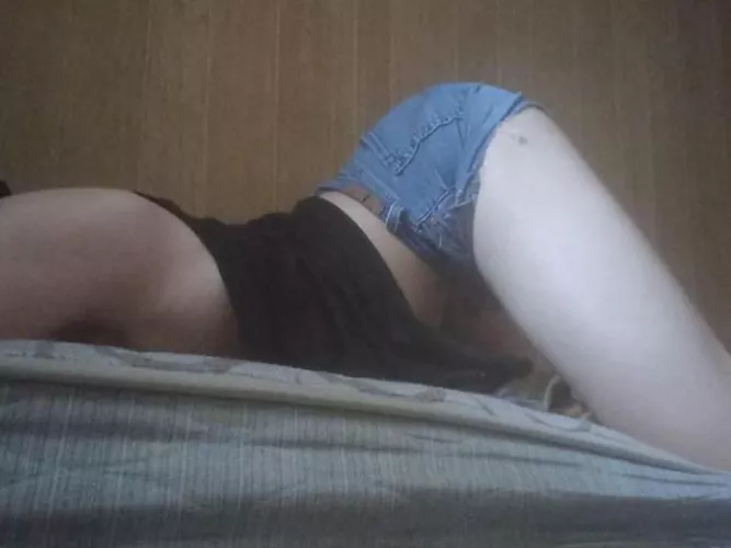 Hai:3 by hornyfemmeboi