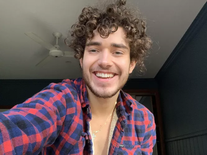 Hair is so messy today but I kinda love it by Jaidenrope