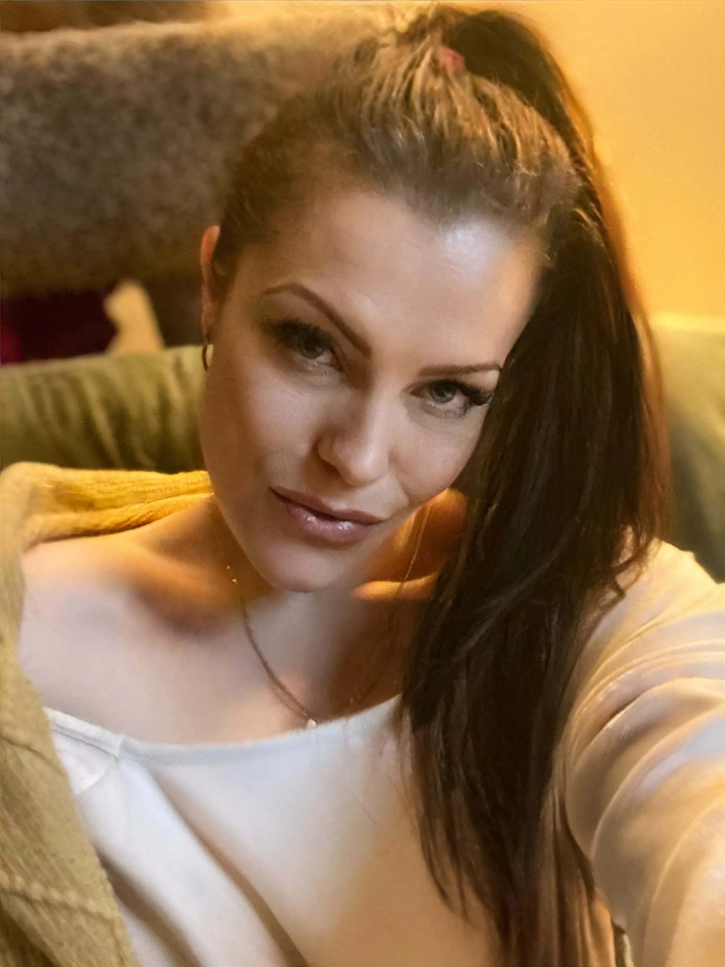 Hair up, bra off…that can only mean one thing … night Reddit! (37f) posted by speaking_moistly