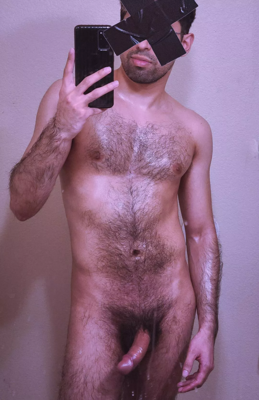 Hairy and oiled up posted by pornosensual