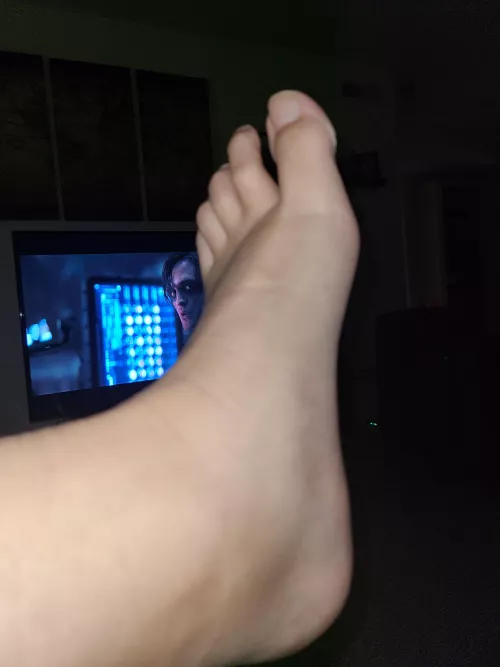 hairy feet or toes dm me by dywinandy1