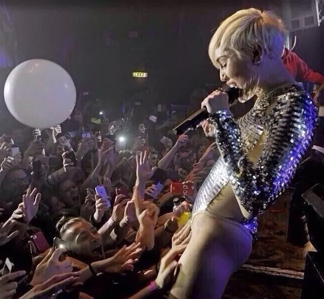 Hand full of Miley (NSFW) posted by Ccolt4789