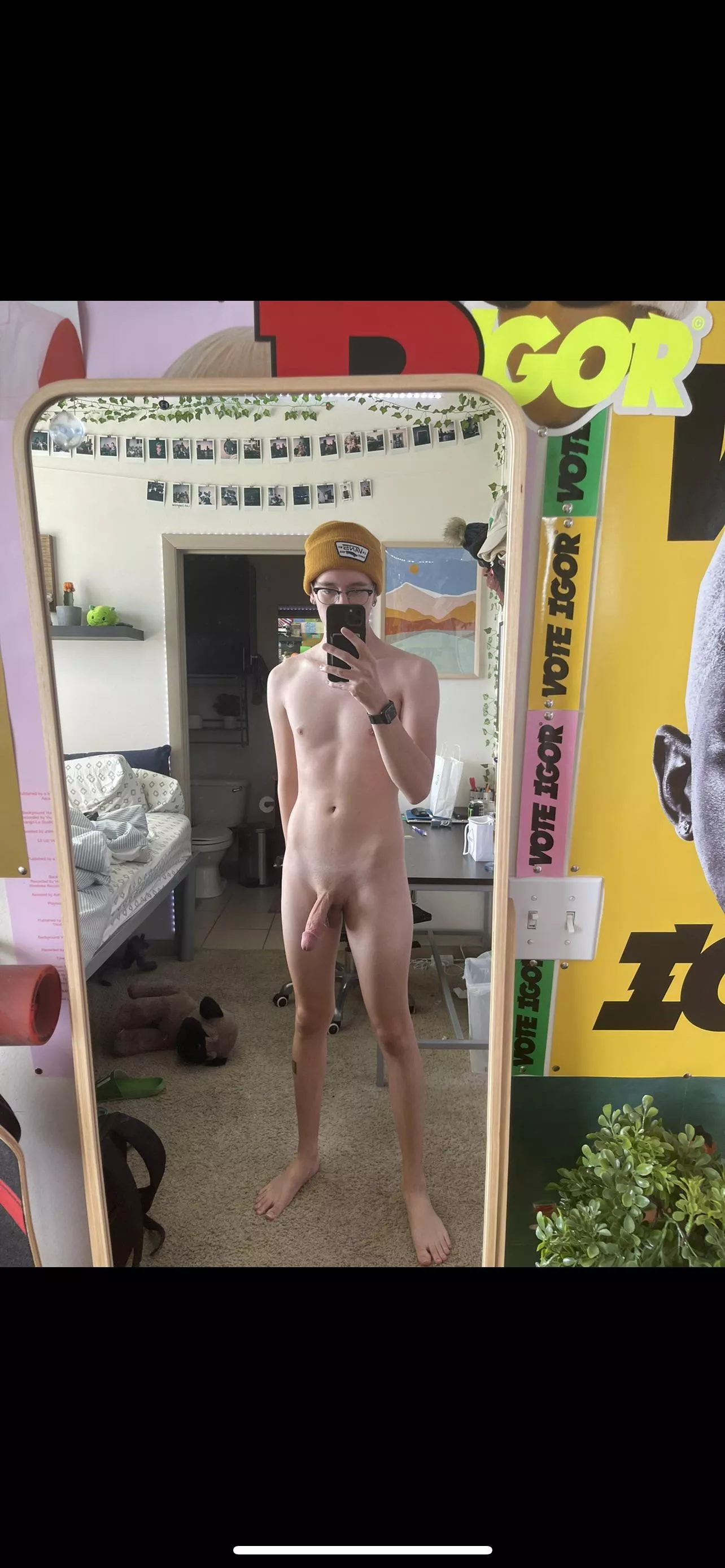 Hangin out 😄 posted by Oliverslloyd