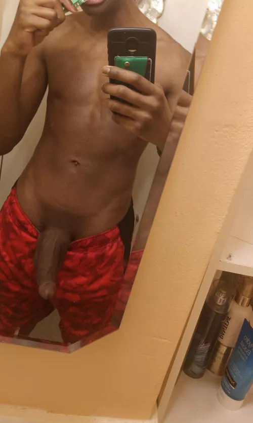 ��?Hanging out by alligatorsubmit