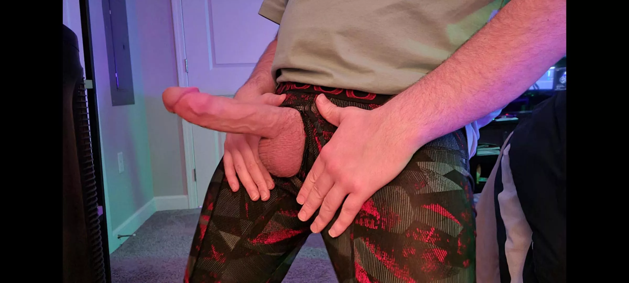 Hanging out in the heat posted by ThiccyDeep