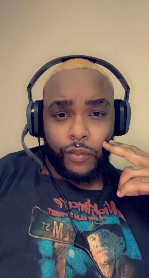 Hanging out watching twitch and gaming all night! Hmu if ya bored 😋 by GayTrapKage__