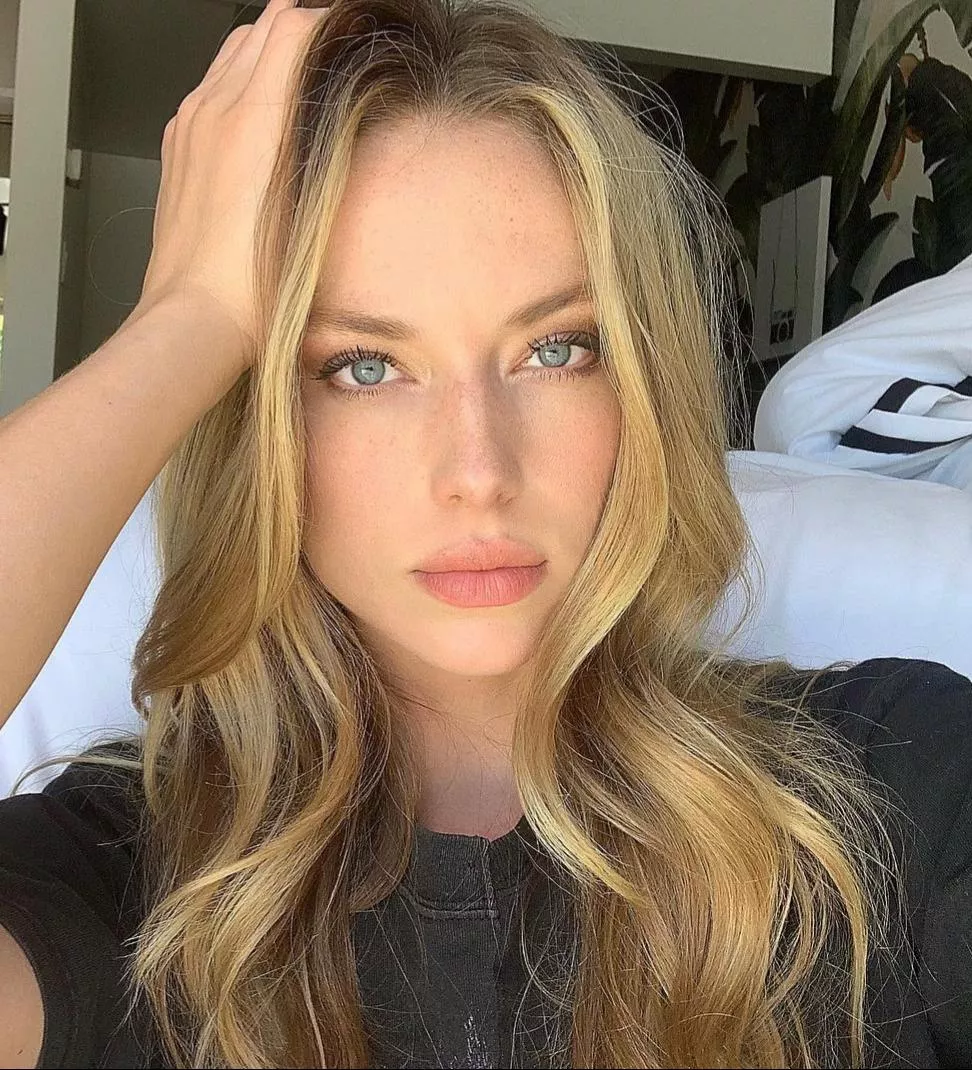 Hannah posted by James007BondUK