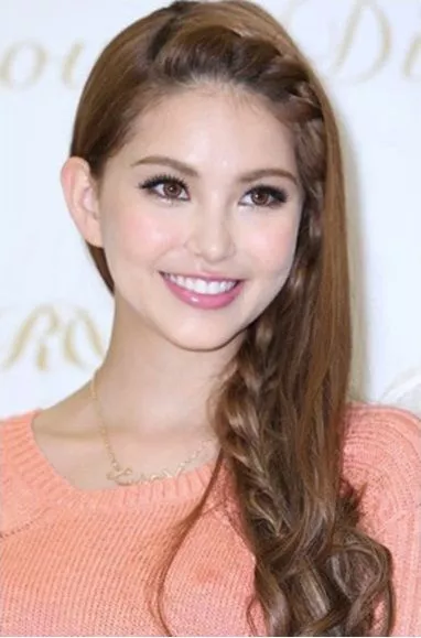 Hannah Quinlivan posted by FranticReptile