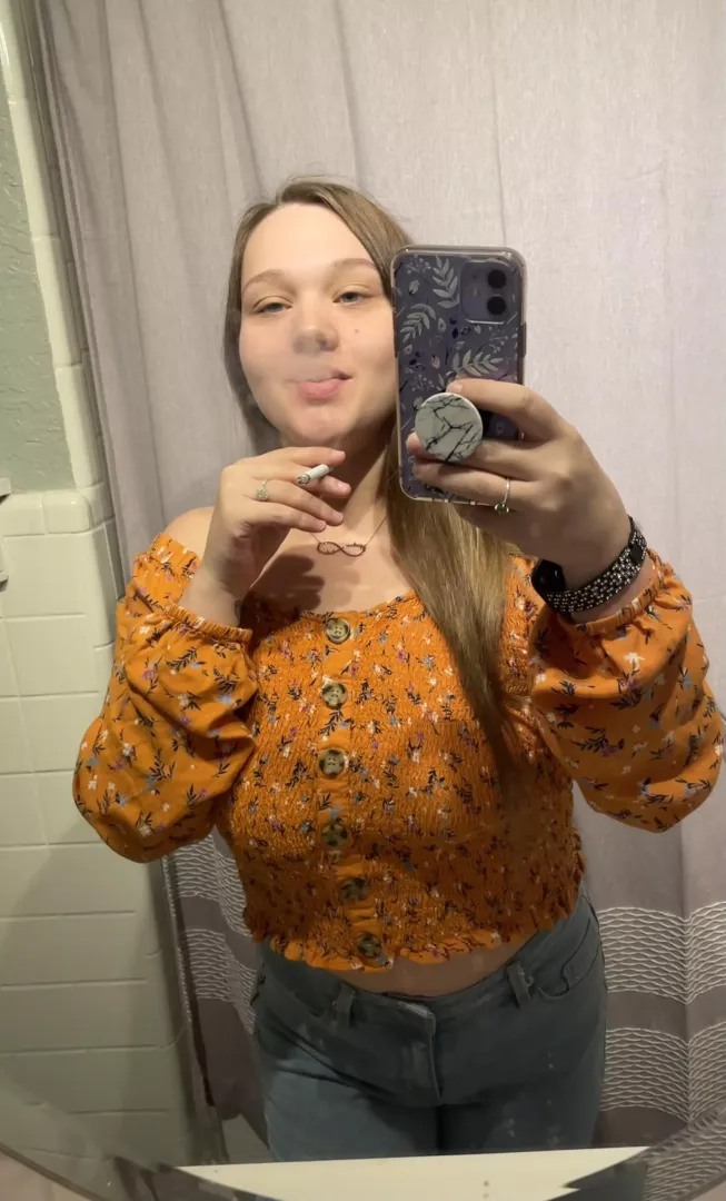 Happiest when I’m smoking 😁 posted by Collared_Princess98