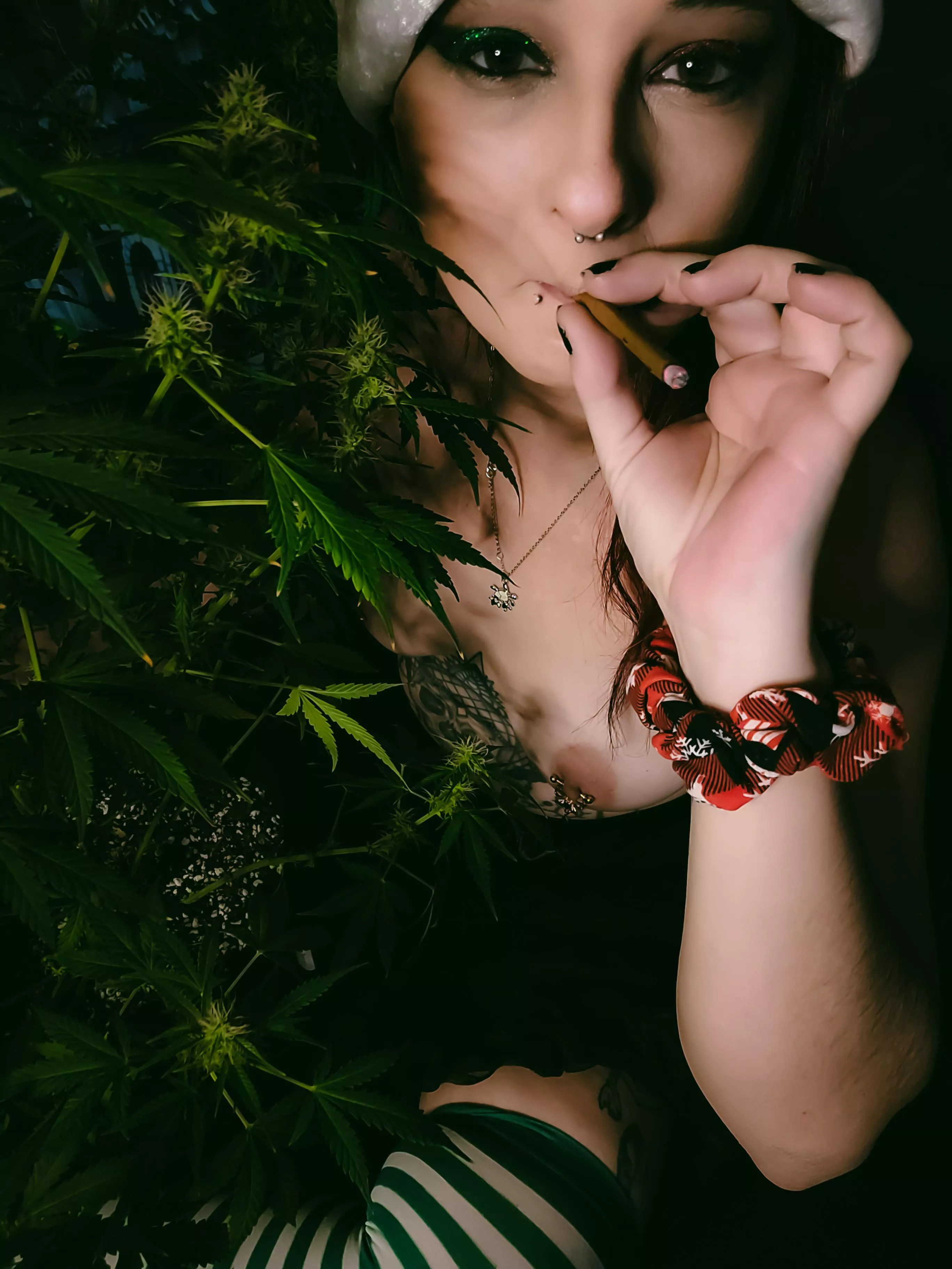 Happy 420 🍃 🔥 💨 posted by kinkqueen13x
