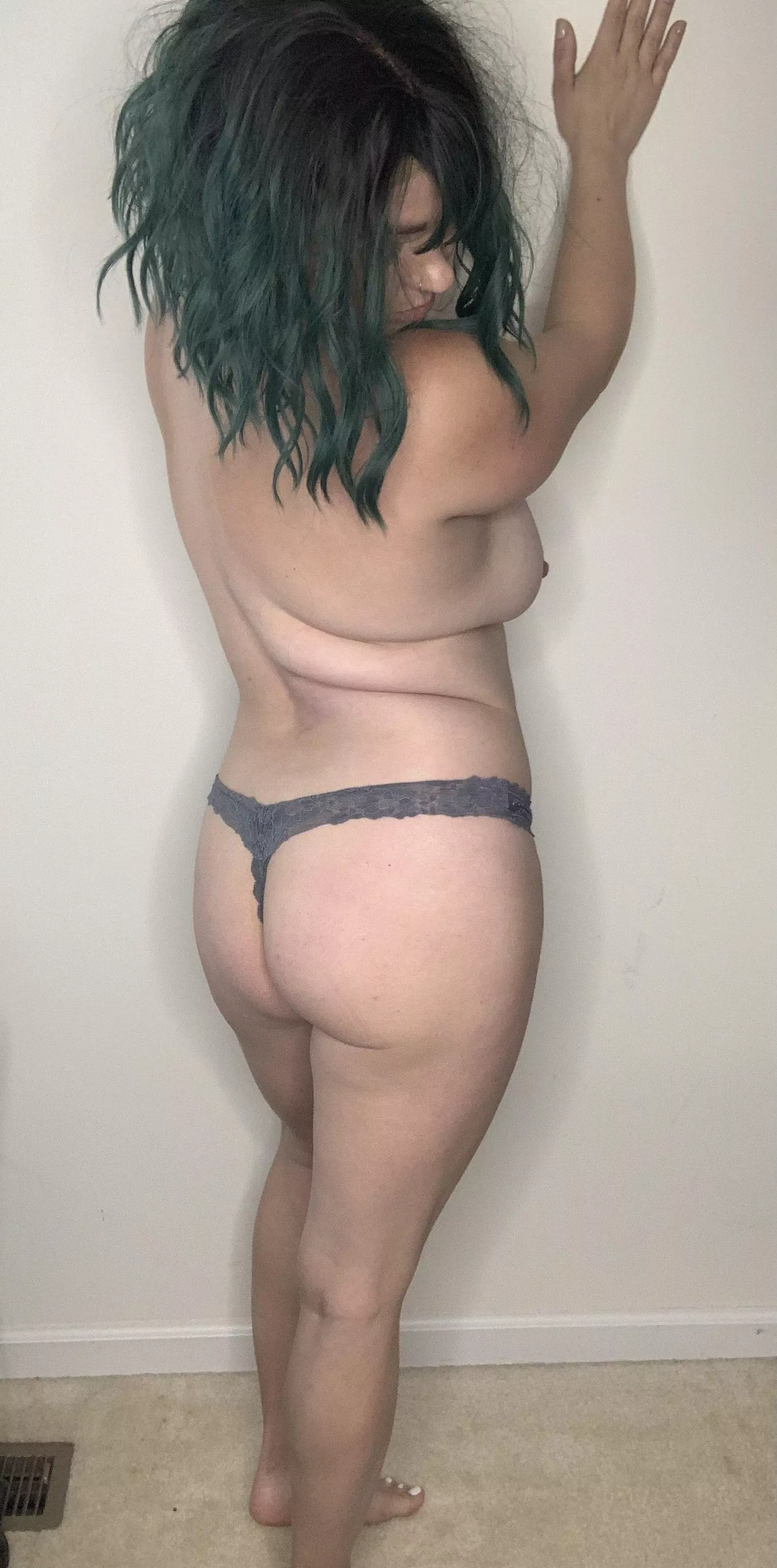 Happy 🍑 day to all my mom bod lovers 😘 posted by CheekyJulietXO