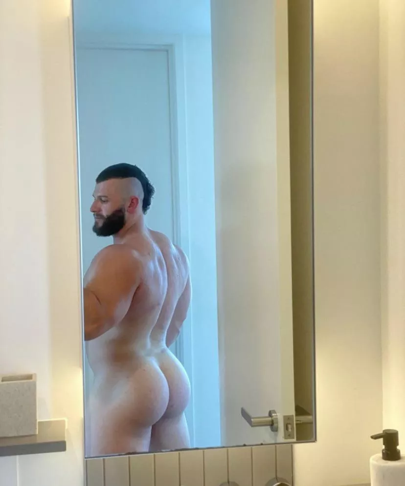 Happy Easter. guess where im hiding some eggs😏 posted by Muscle_grad65