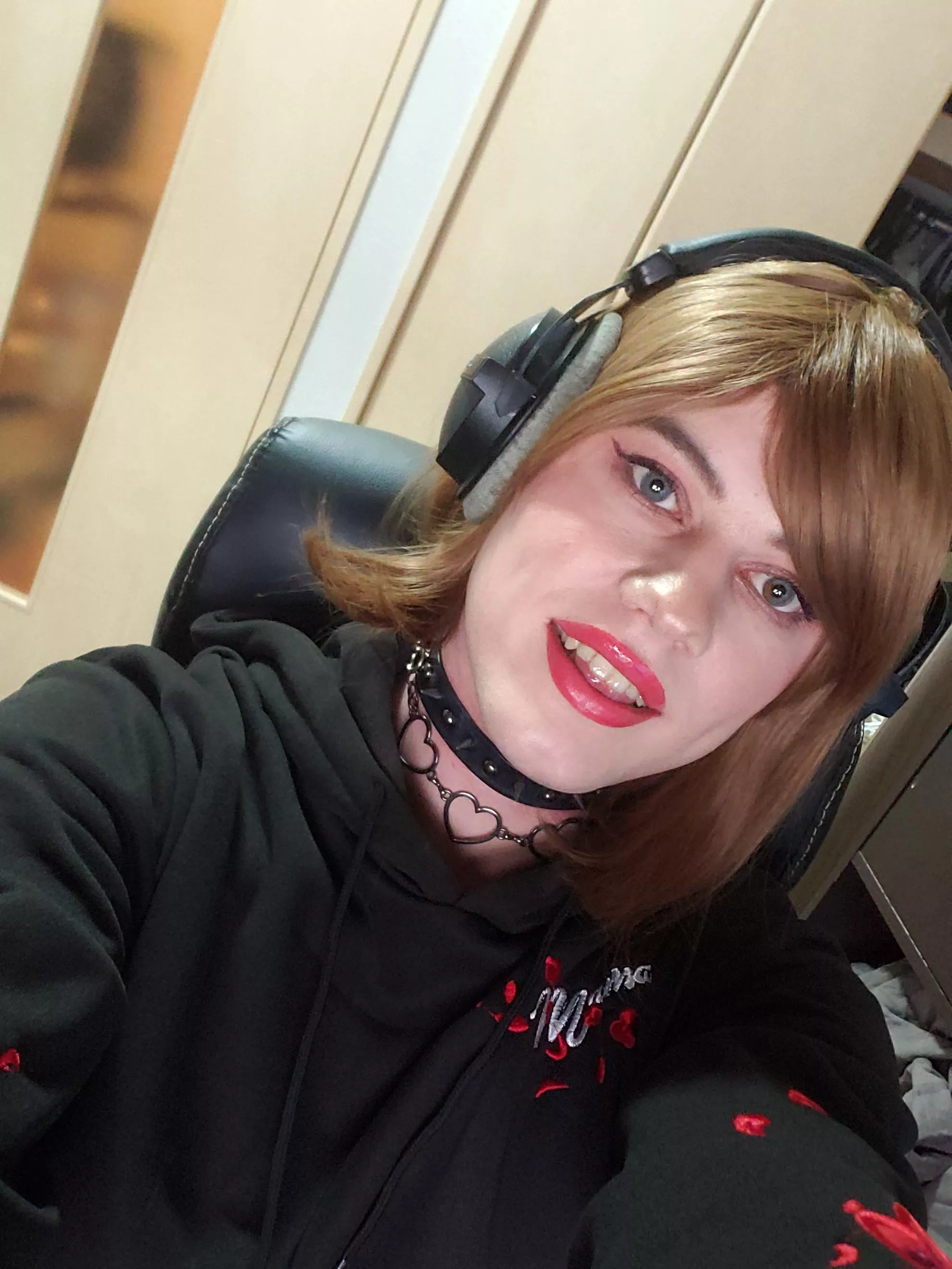 Happy femboy Friday 😋 posted by FriendlyJenn