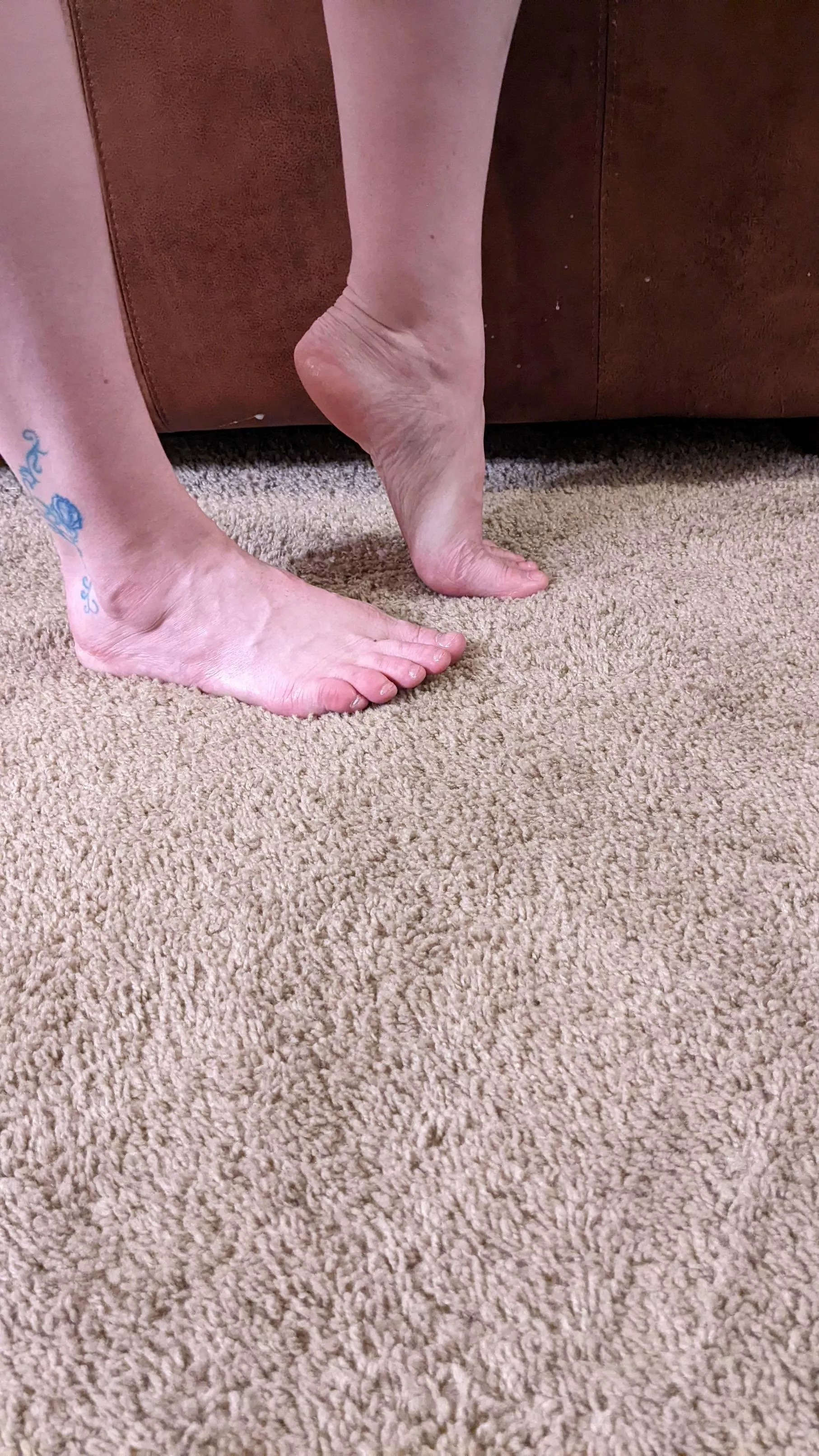 Happy Foot Fetish Friday! posted by StinkyToesNFeet