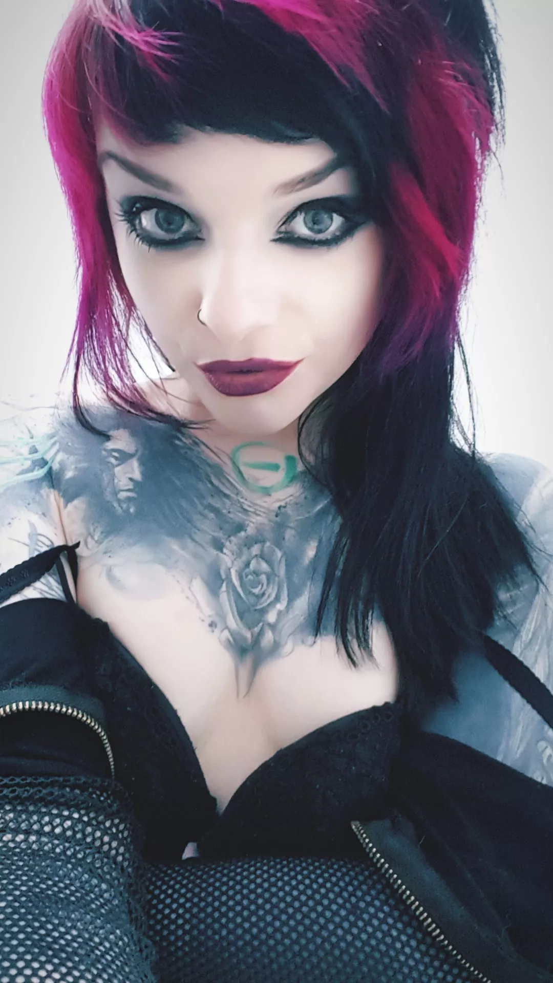 Happy Friday ;) posted by PixxiGrrl_