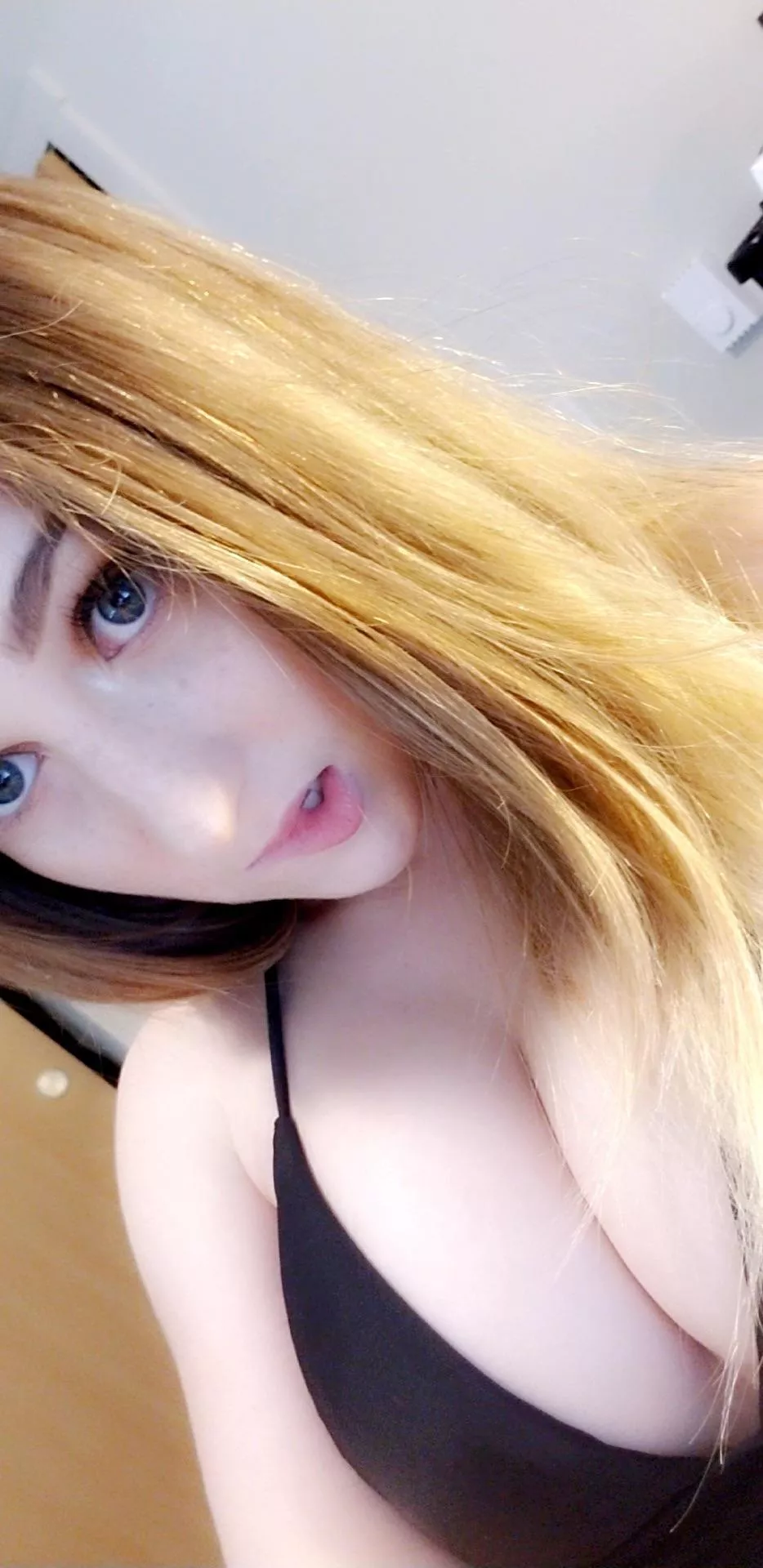 Happy Friday 🥰 posted by lexxiskybabe