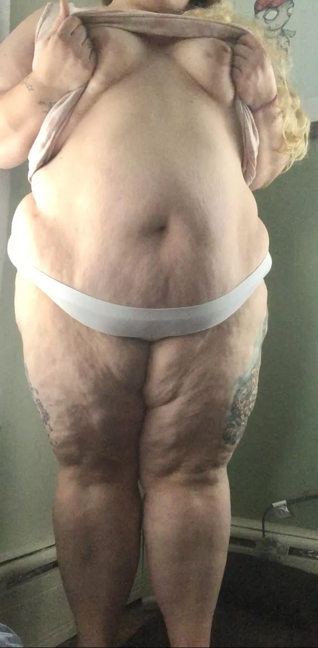 Happy Friday Darlings 🎉 posted by bigmama61117