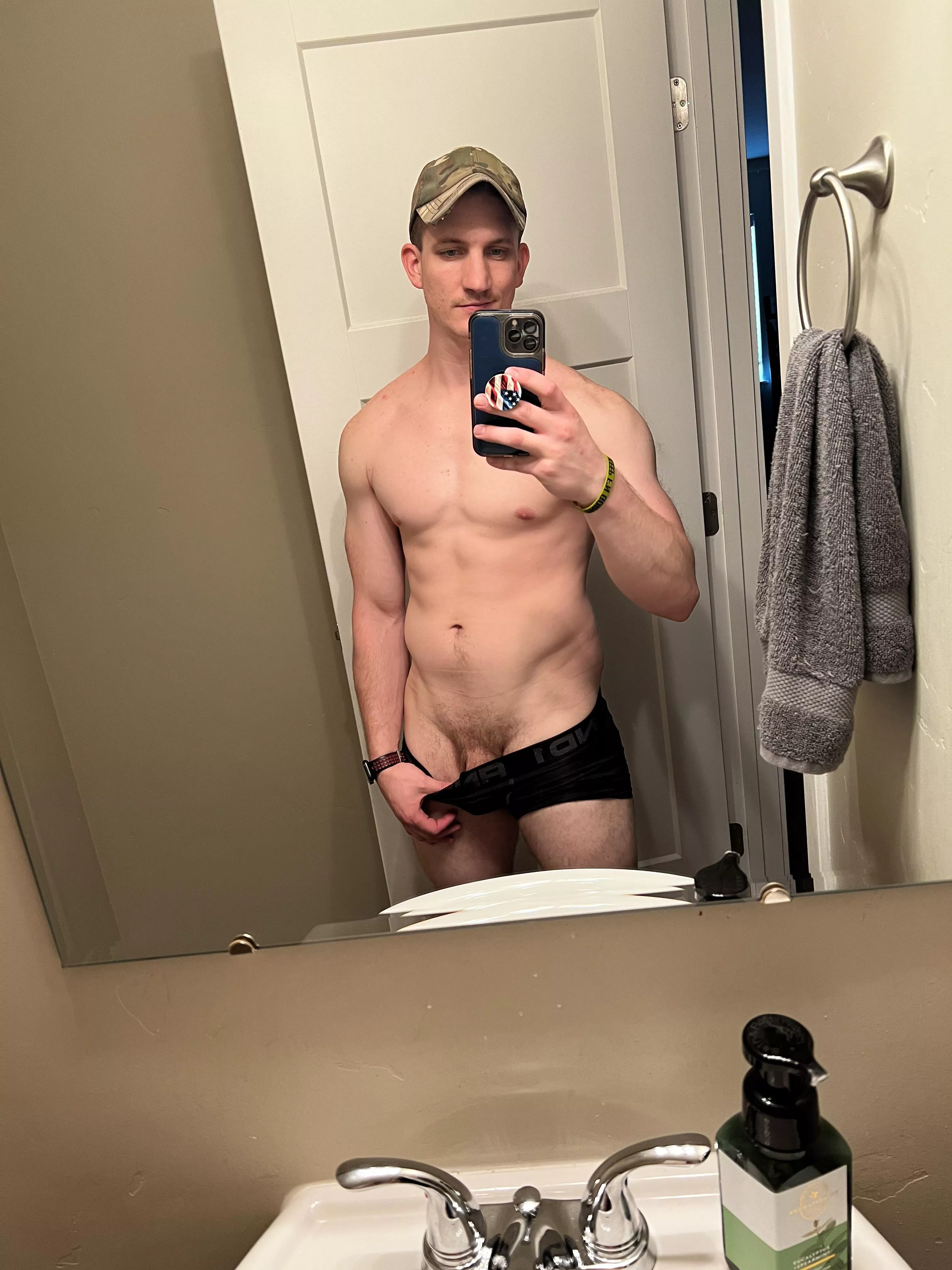 Happy Friday everyone 😉 posted by Maxishisname