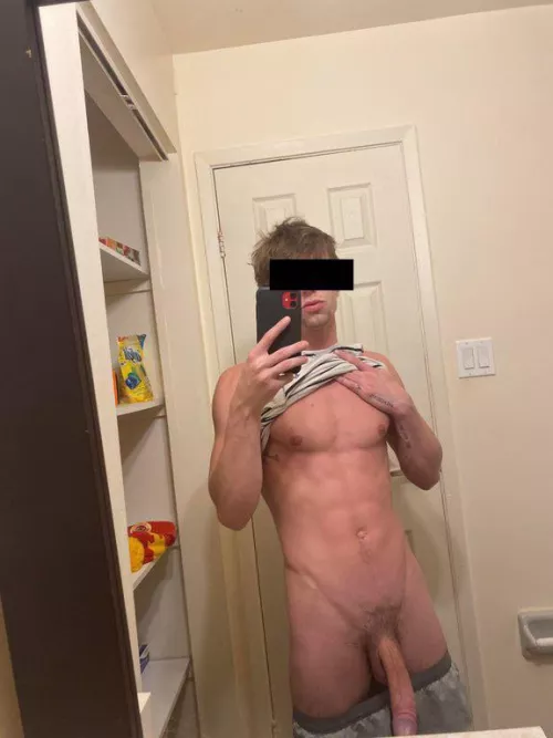 Happy Friday everyone 🎉🥳 by taylorxknight