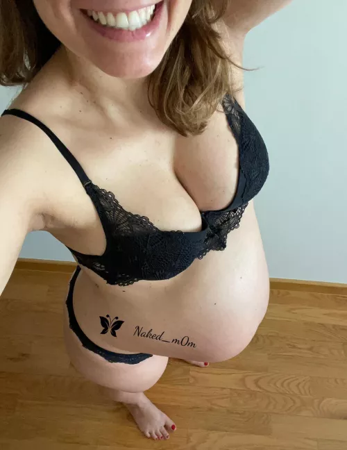 Happy Friday 💋 (f) by naked_m0m