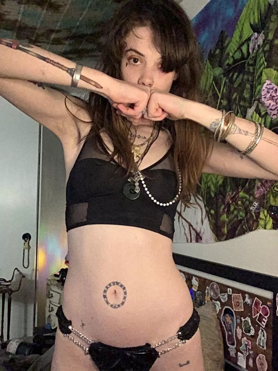 Happy Friday!! I wonder which will last longer, your self control or those balls…🤔😈🎱✨[domme] posted by GoddessOpheliaJones