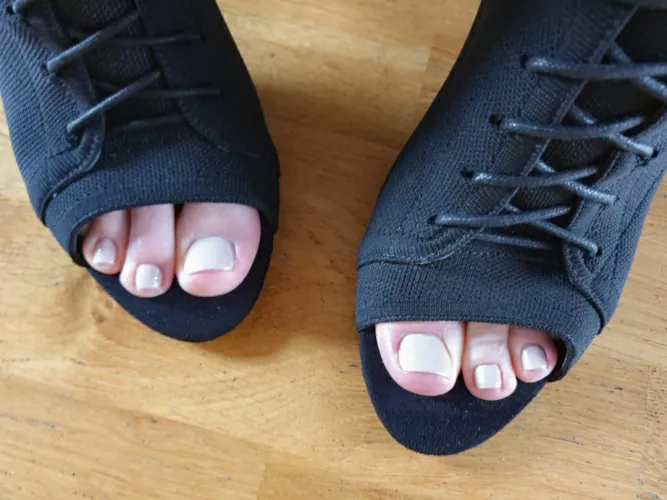 Happy Friday! I've gone for a fairly neutral, subtle colour on my toes today. by NikkiM2828