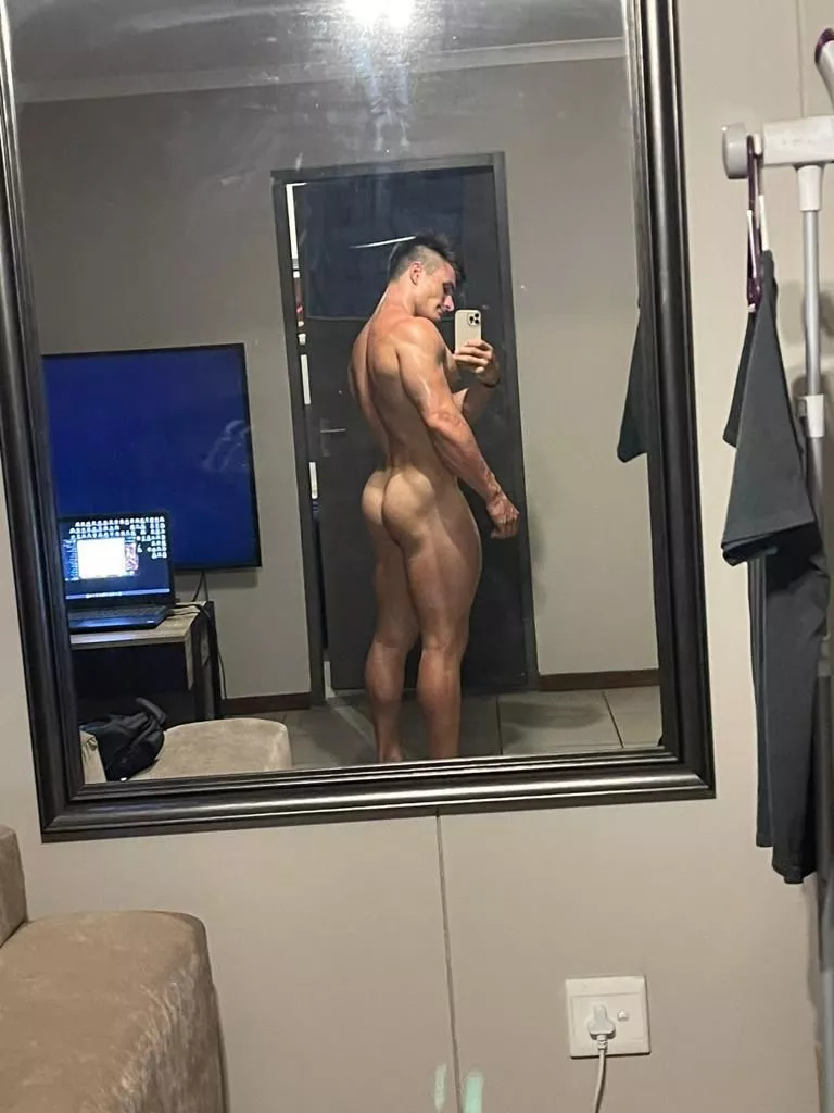 happy hump day 💦😉 posted by JamesWorldly