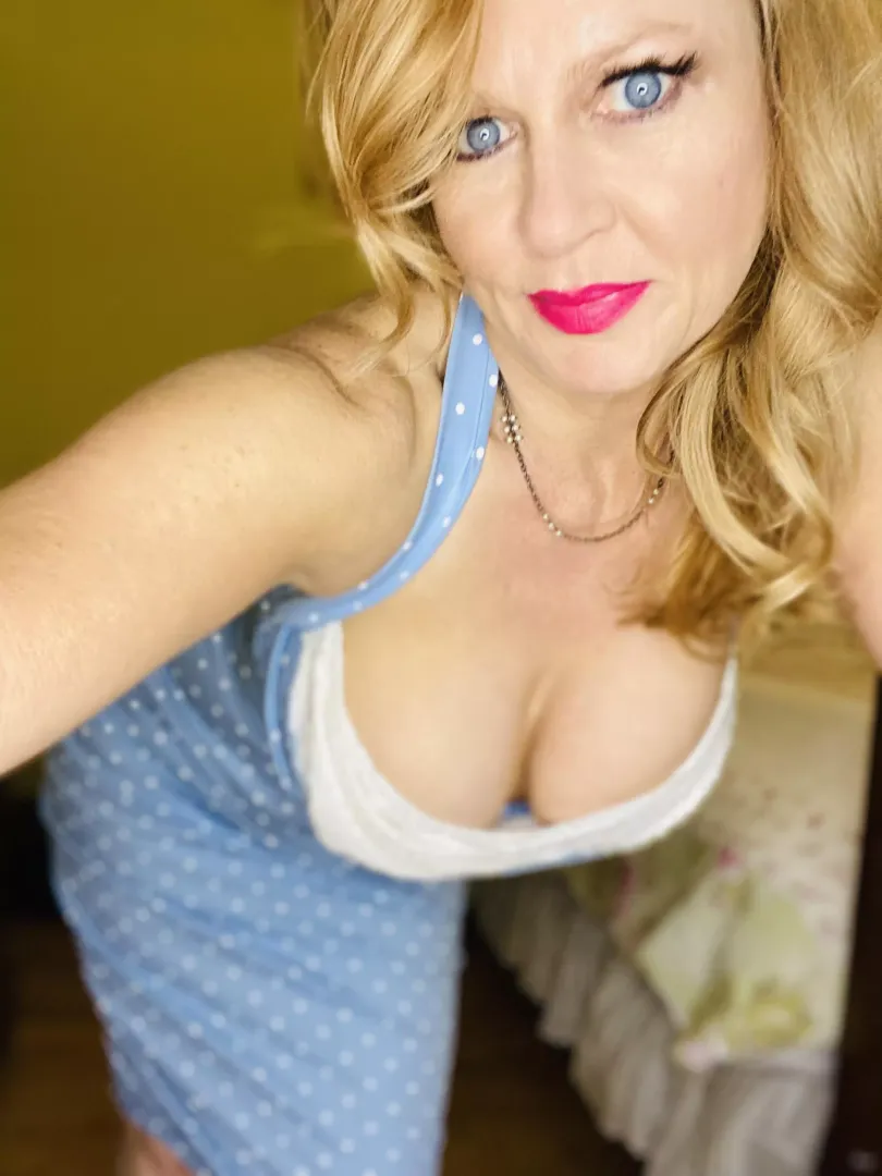 Happy Hump Day posted by tiffanygoldenxo