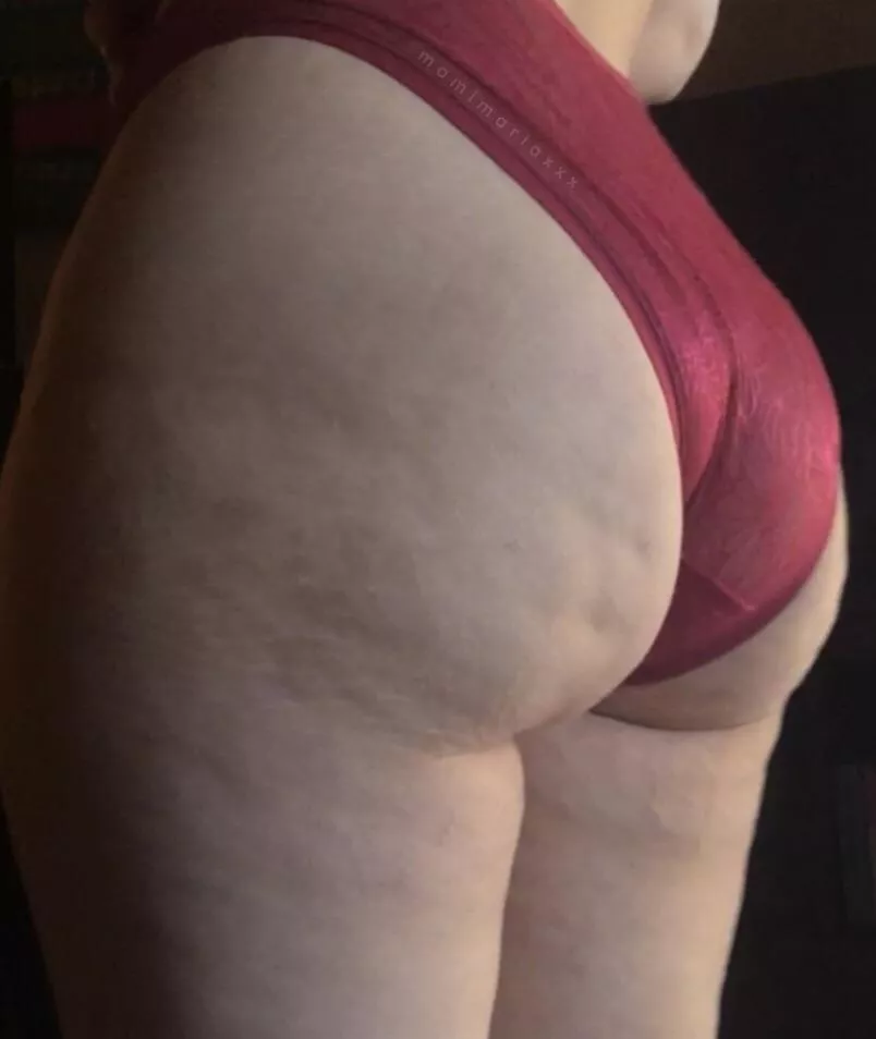 Happy hump day babe 😜😜 posted by mamimariaxxx