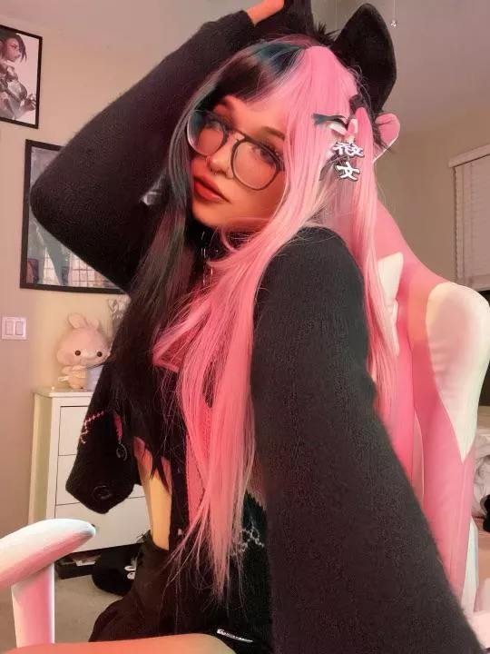 Happy hump day! I hope you like my outfit! 🥰 posted by Daithly