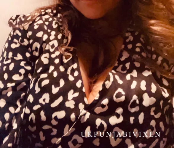 Happy hump day! I missed Titty Tuesday but this one is for you. Married British punjabi mum 40 [F] 💋 by ukpunjabivixen