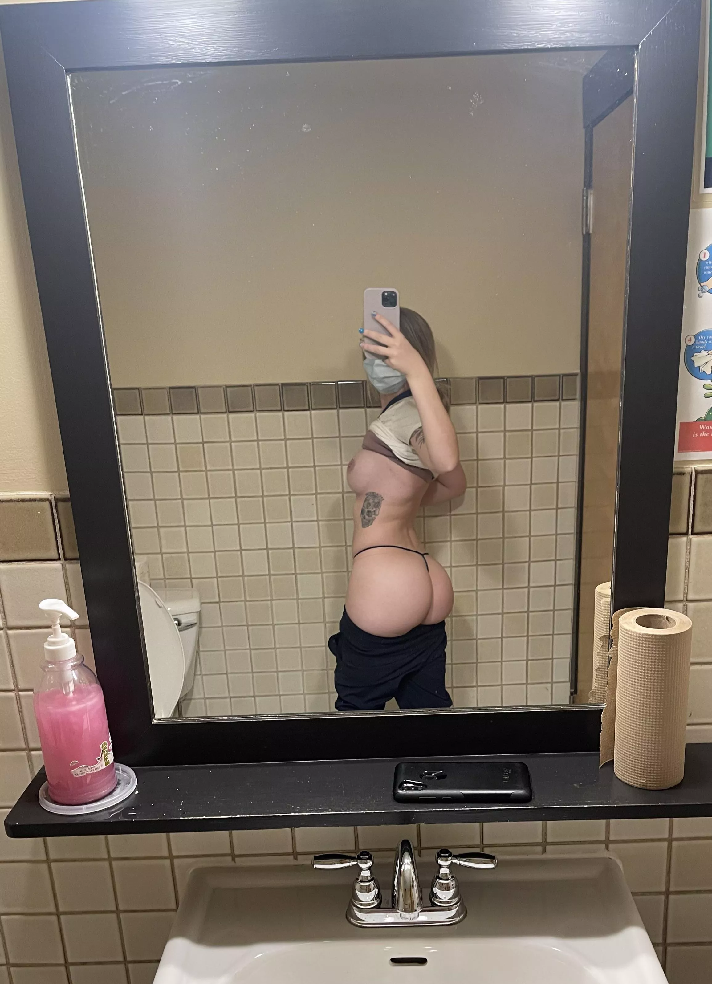 Happy humpday! Who wants to fuck this Booty? posted by EmmaJonesOF