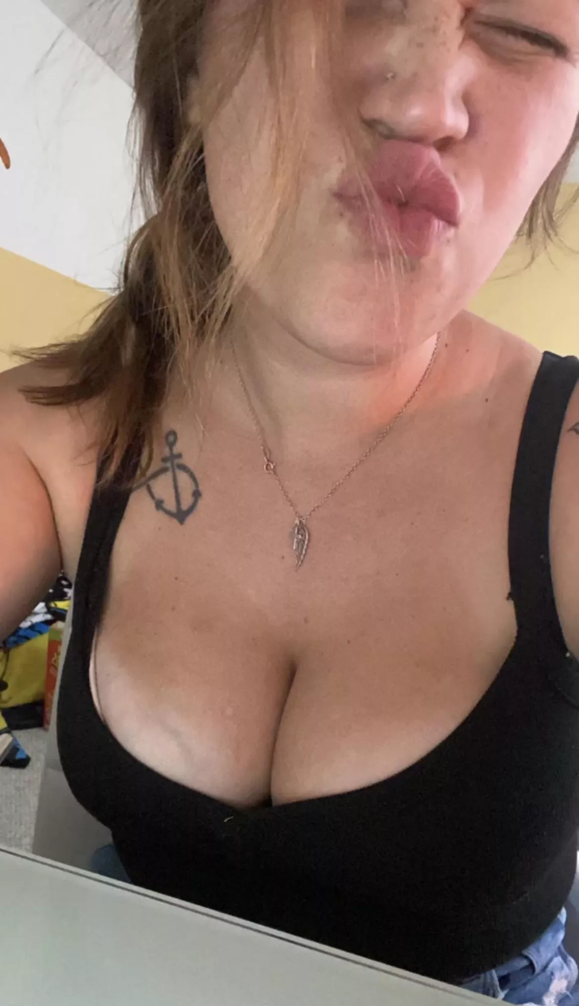 Happy kissy Sunday!💋 posted by _casxo