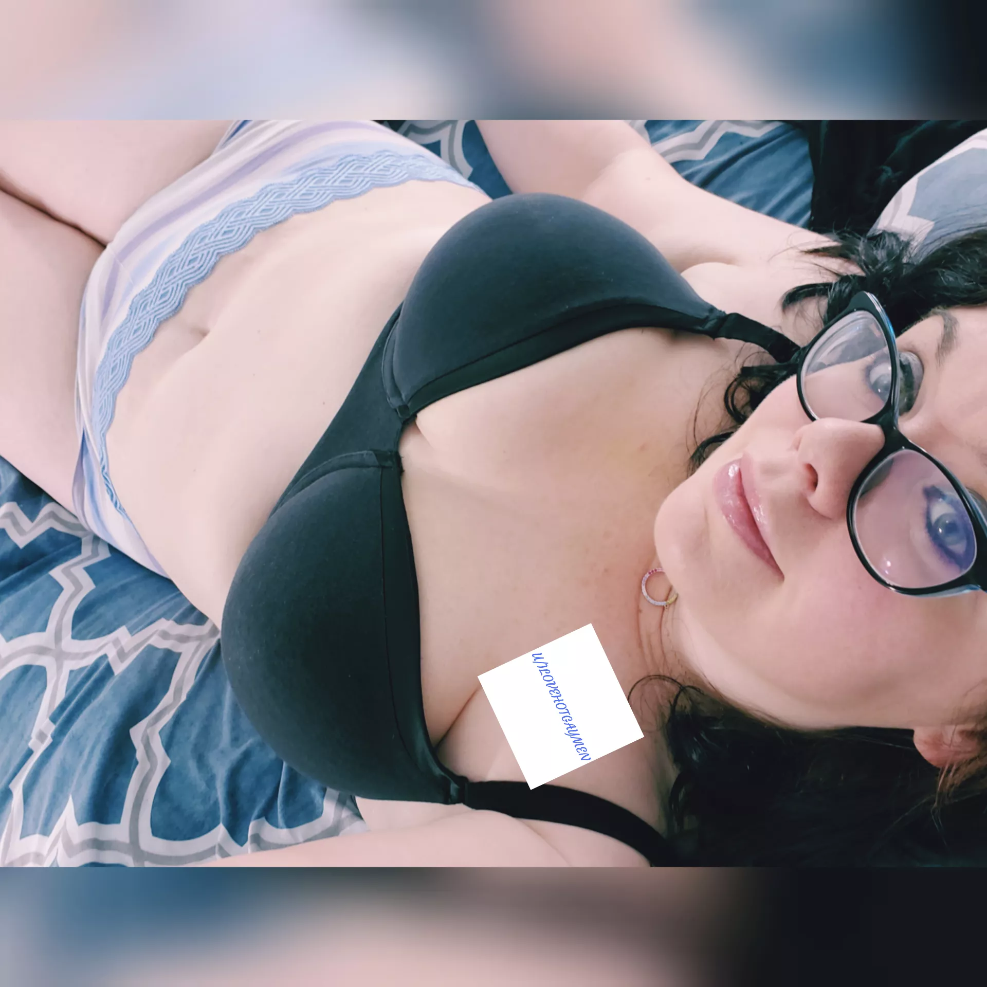 Happy Monday 😘 36(F) posted by ILoveHotGayMen