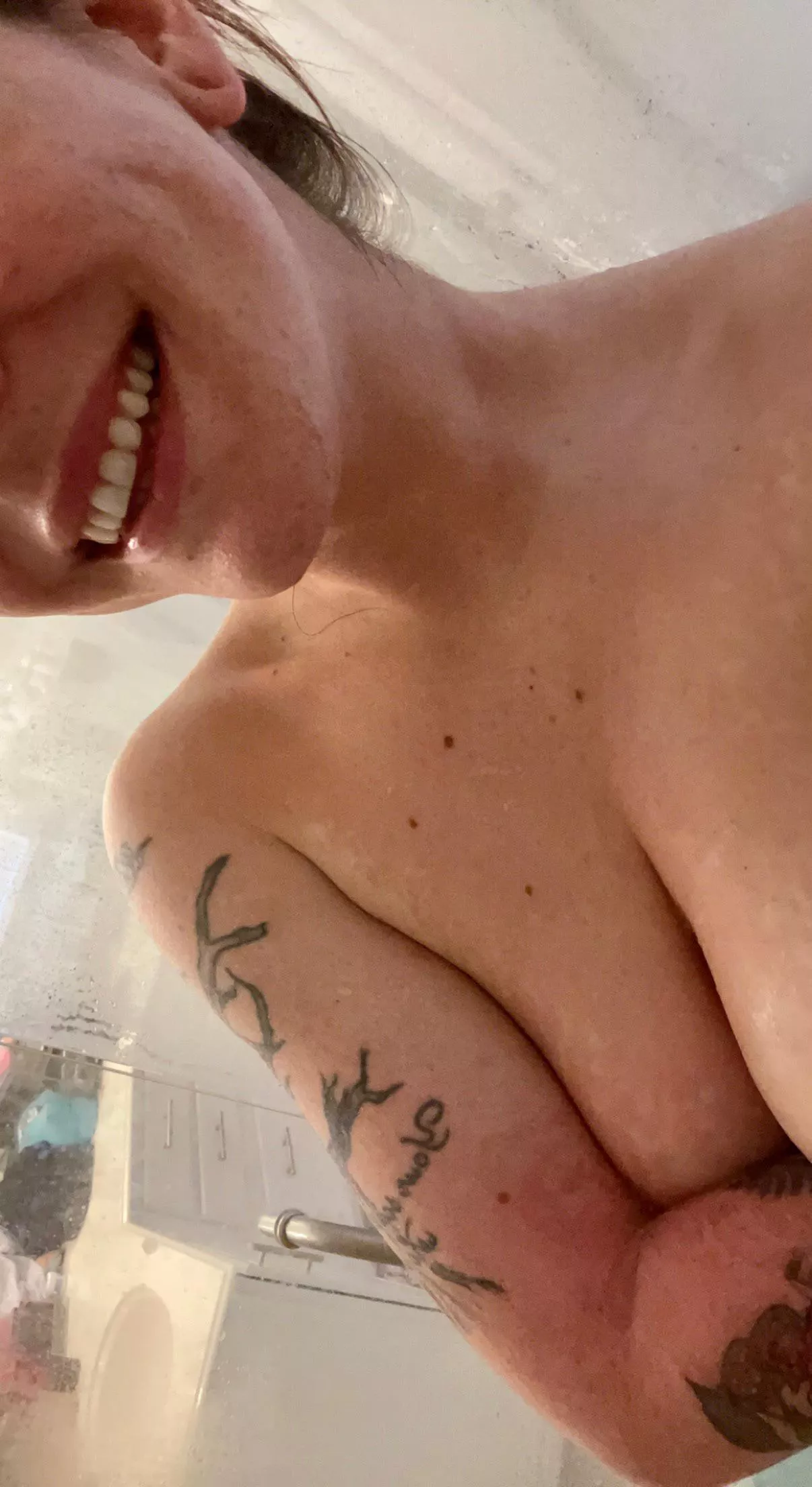 Happy Monday 💛 posted by mommydearestxxx