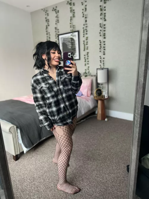 Happy Monday guys! I hope you have a good one 🖤 by power_midget