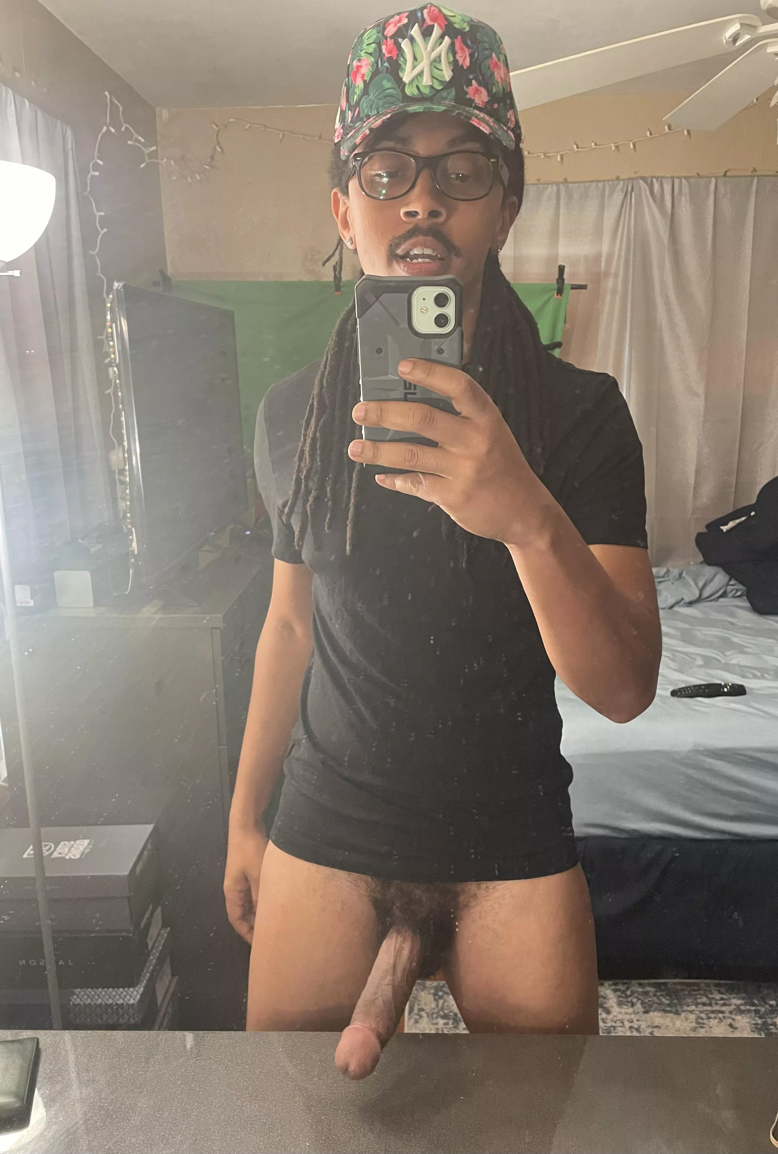 Happy Saint Patty’s!☘️🍆 posted by Loverboyzeek