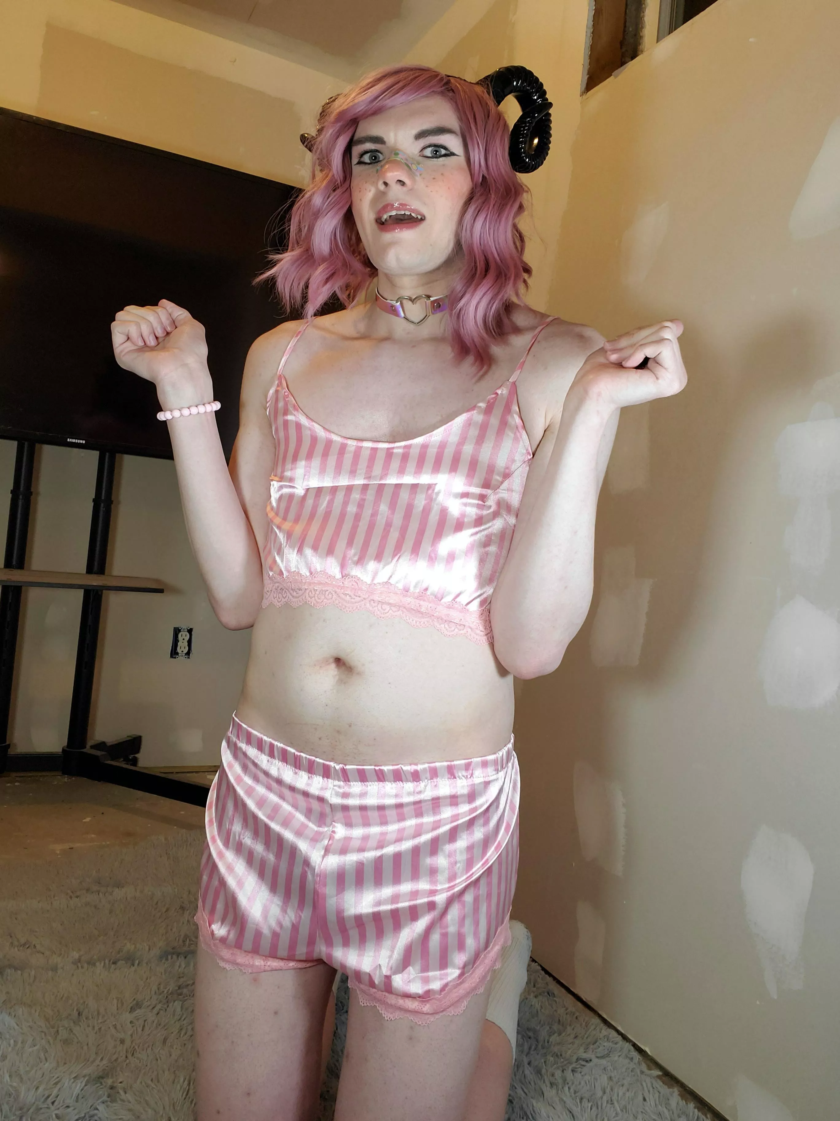 happy Saturday. another lonely weekend 😪 posted by Moist_Investigator90