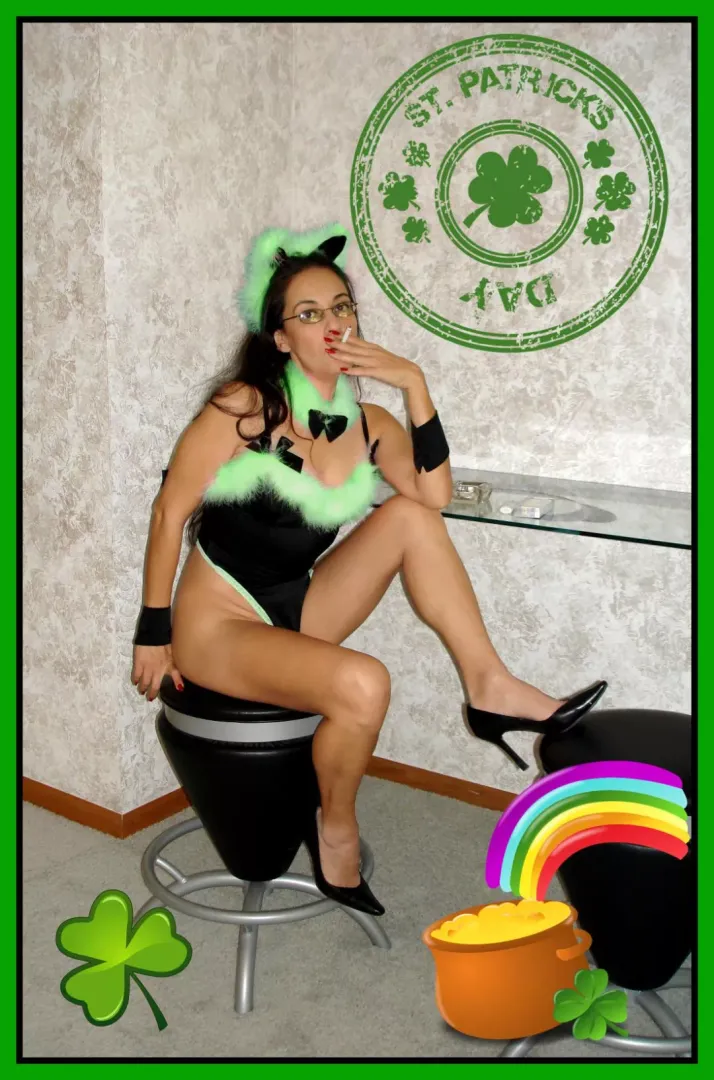 Happy St. Patrick's Day 💚🍀 Kiss my ash for luck 💋🚬 posted by Alexia_Melendez