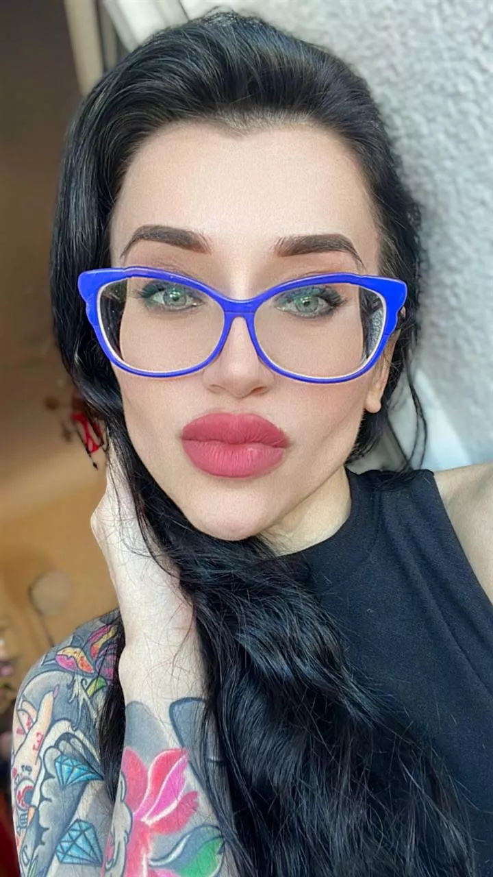 Happy Sunday everyone ♥️ posted by Juliadomaina