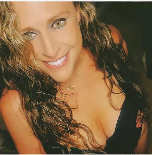 Happy Sunday! F (49) by annarose420