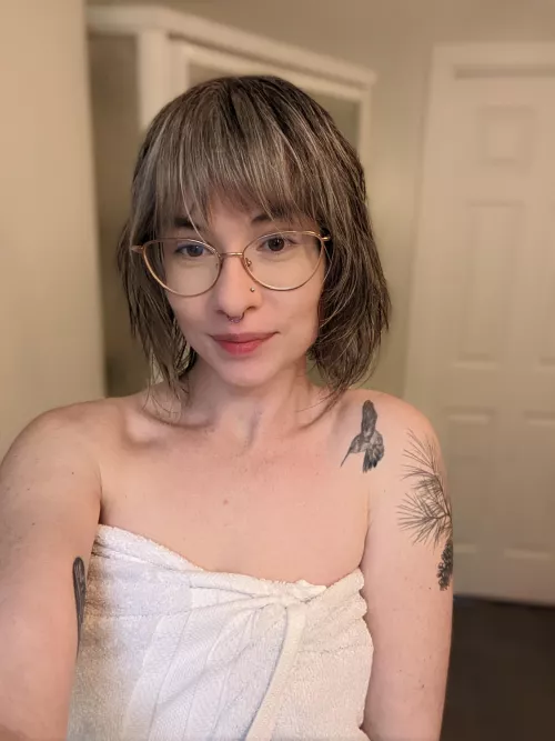 Happy sunday! Freshly showered~ by misssilverwitch