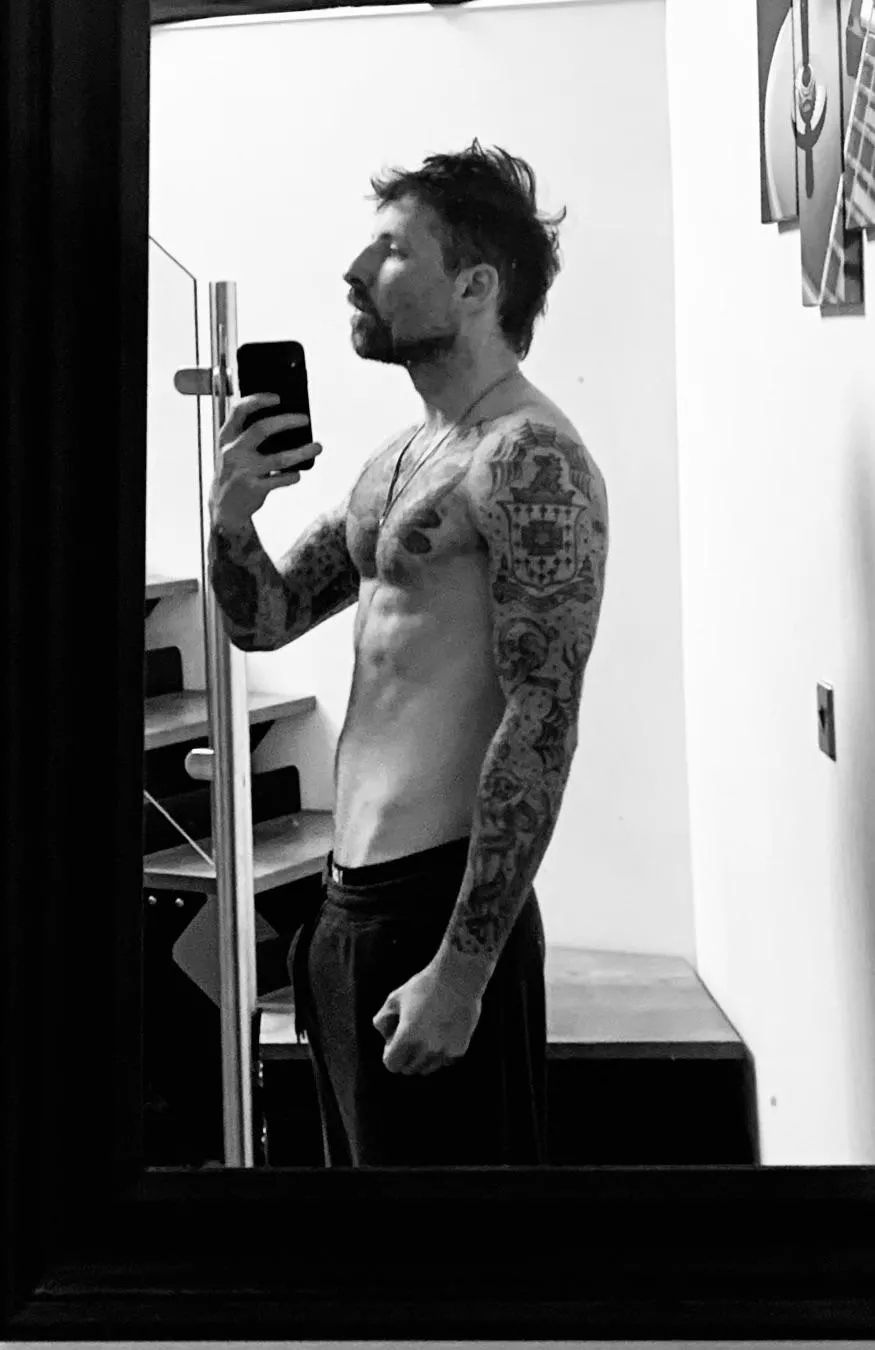 Happy Sunday 🖤 posted by adammx125