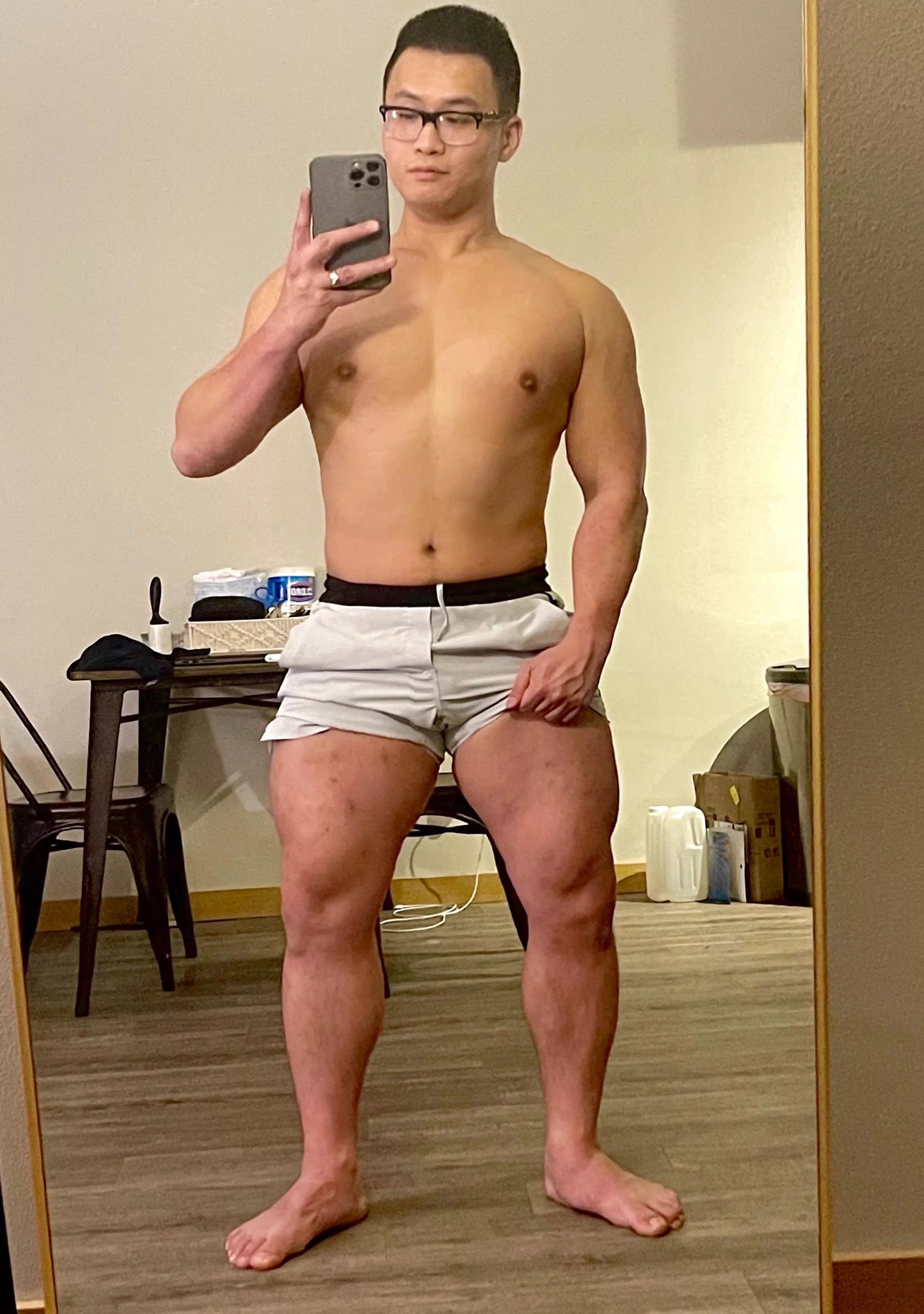 Happy Sunday my friends! First timer here, just tryna share my leg day selfie, hope y’all enjoy your day. posted by Apprehensive-Win-294