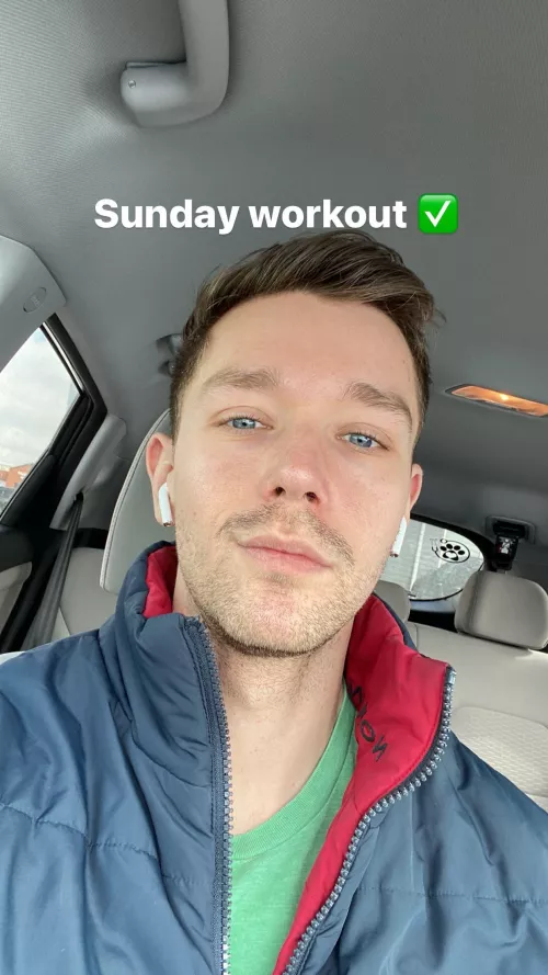 Happy Sunday. The lighting was too good to pass up! by FrostyMeowmeow