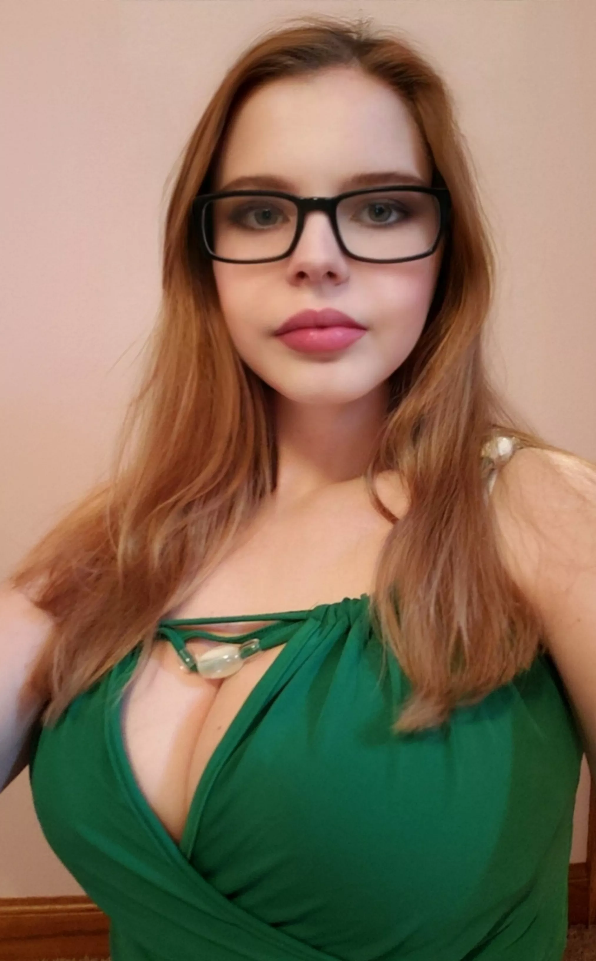 Happy Thursday 😊 do you like my glasses 😉😘 posted by chayes123098