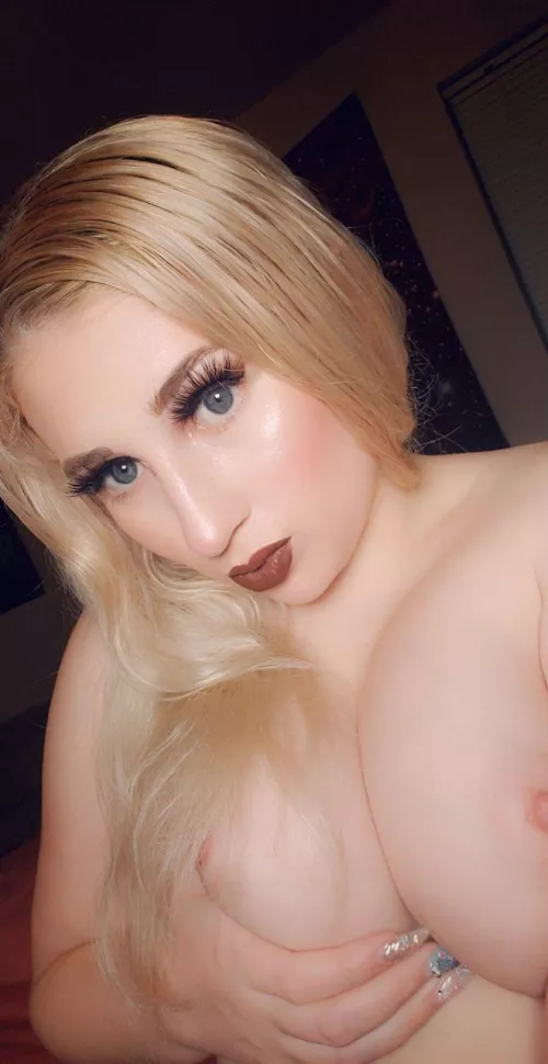 Happy Thursday!🥰 by lexxiskybabe