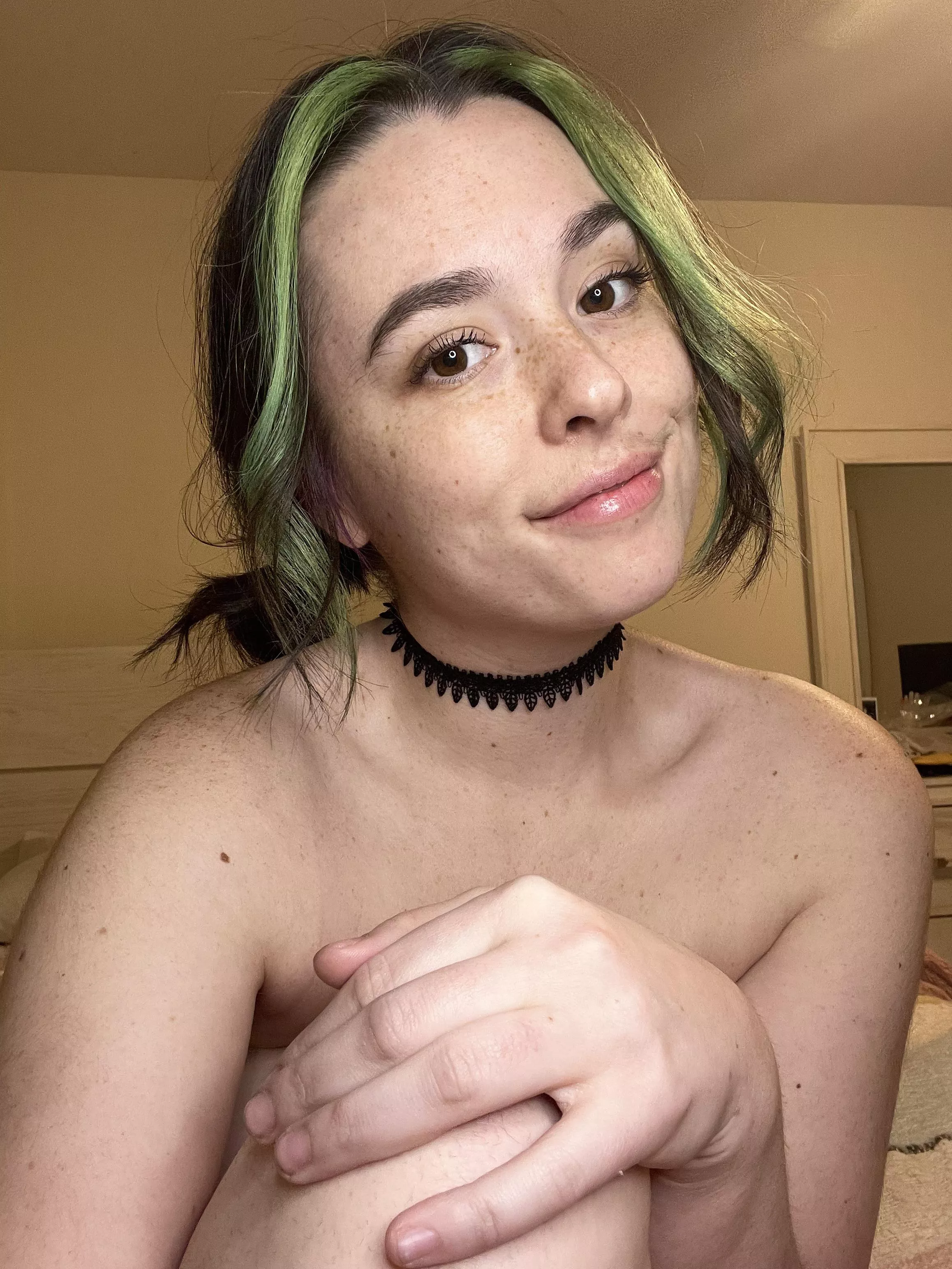 Happy topless Tuesday 😘 what’re you up to tonight? posted by ellietheelephant29