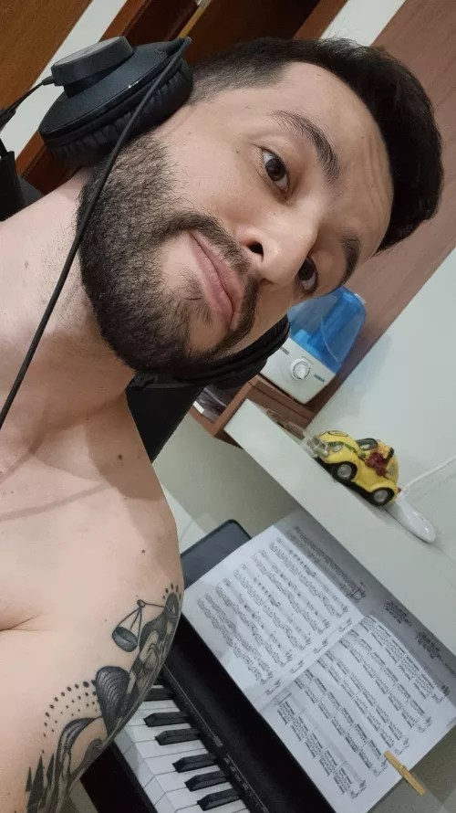 Happy Tuesday by OrenyoSymbrosa