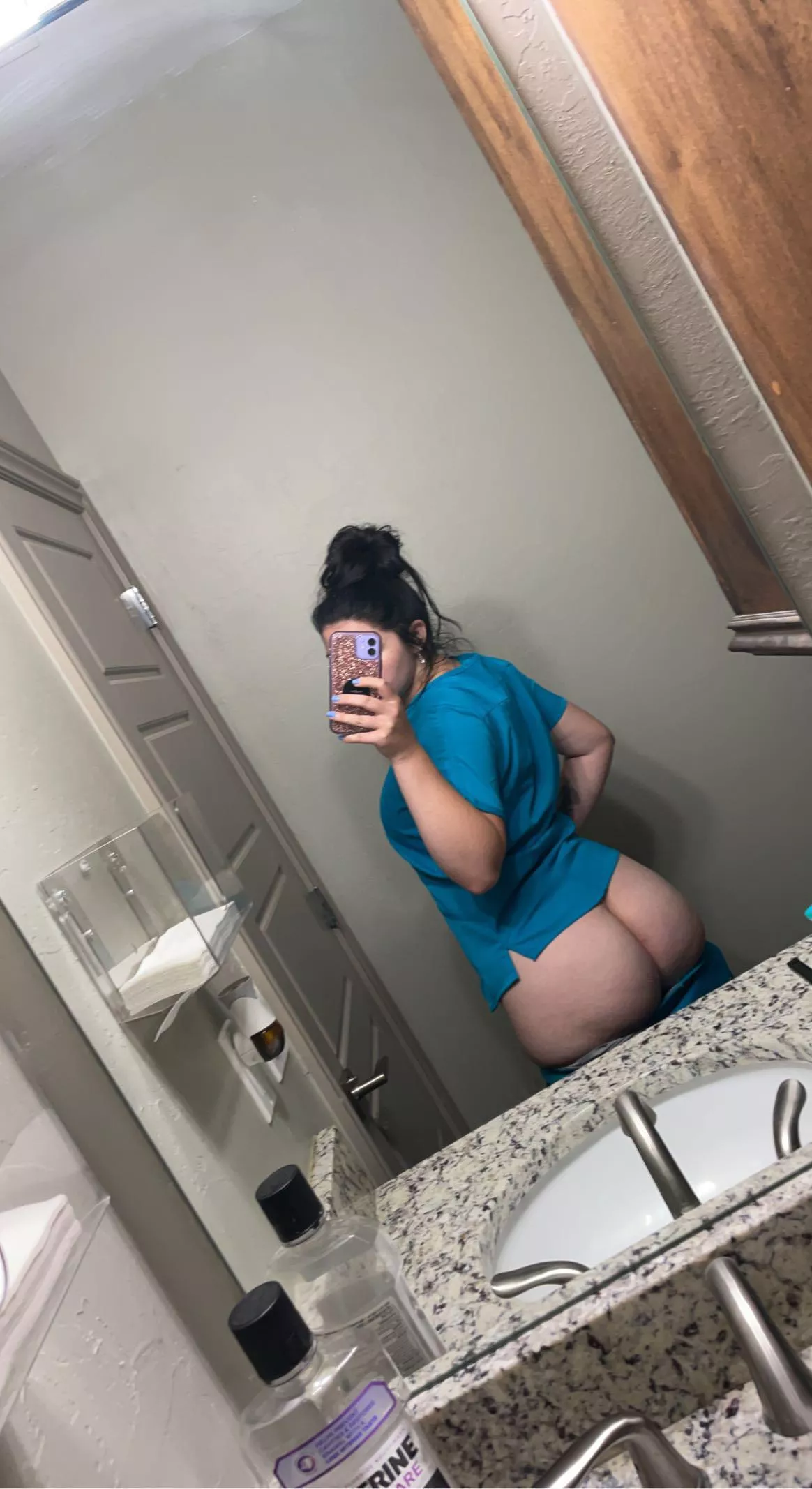 Hard to be focused at work when I am this horny 🥵 posted by Lenaraye2